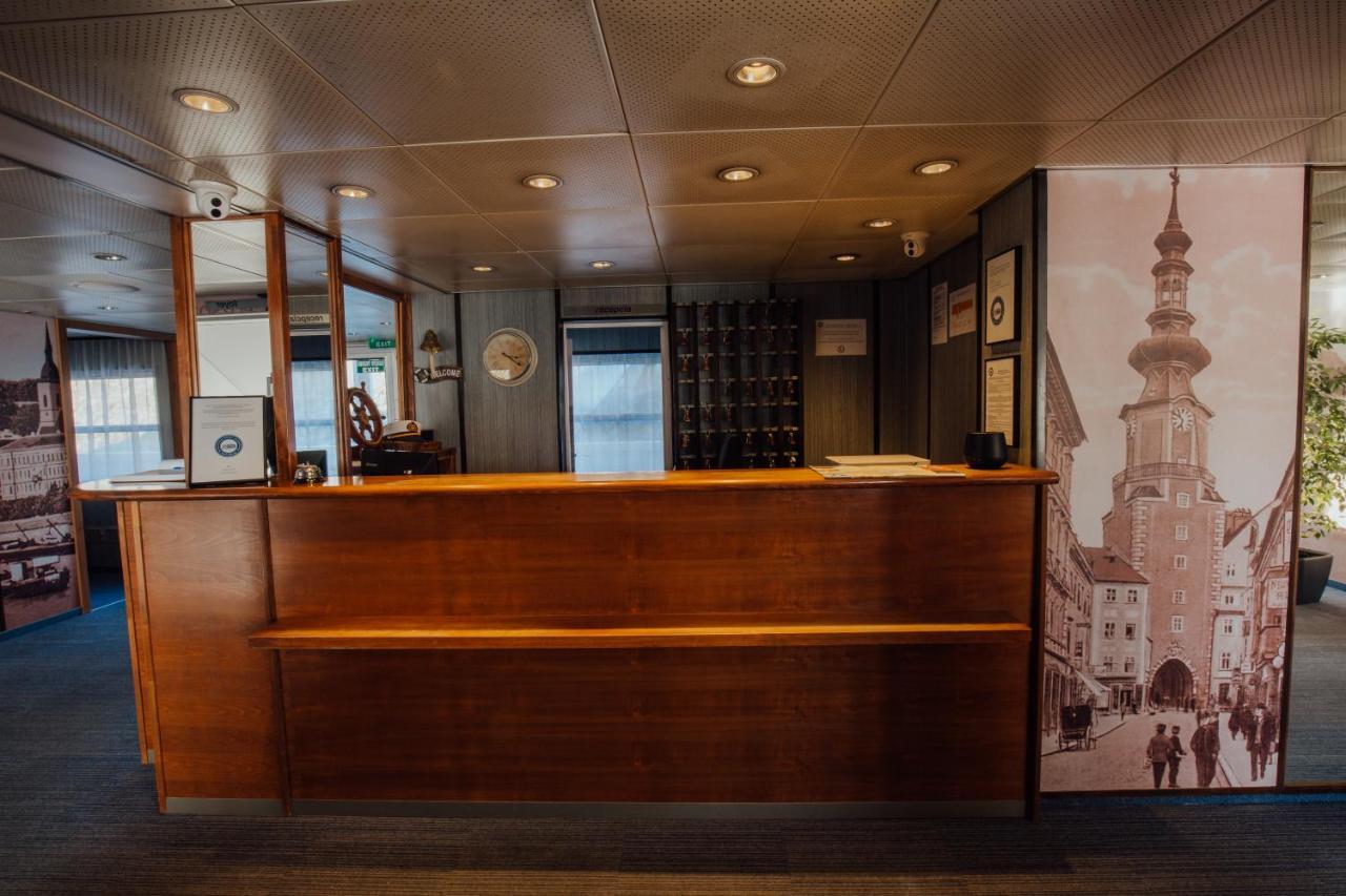 布拉迪斯拉发 普雷斯堡船屋酒店 外观 照片